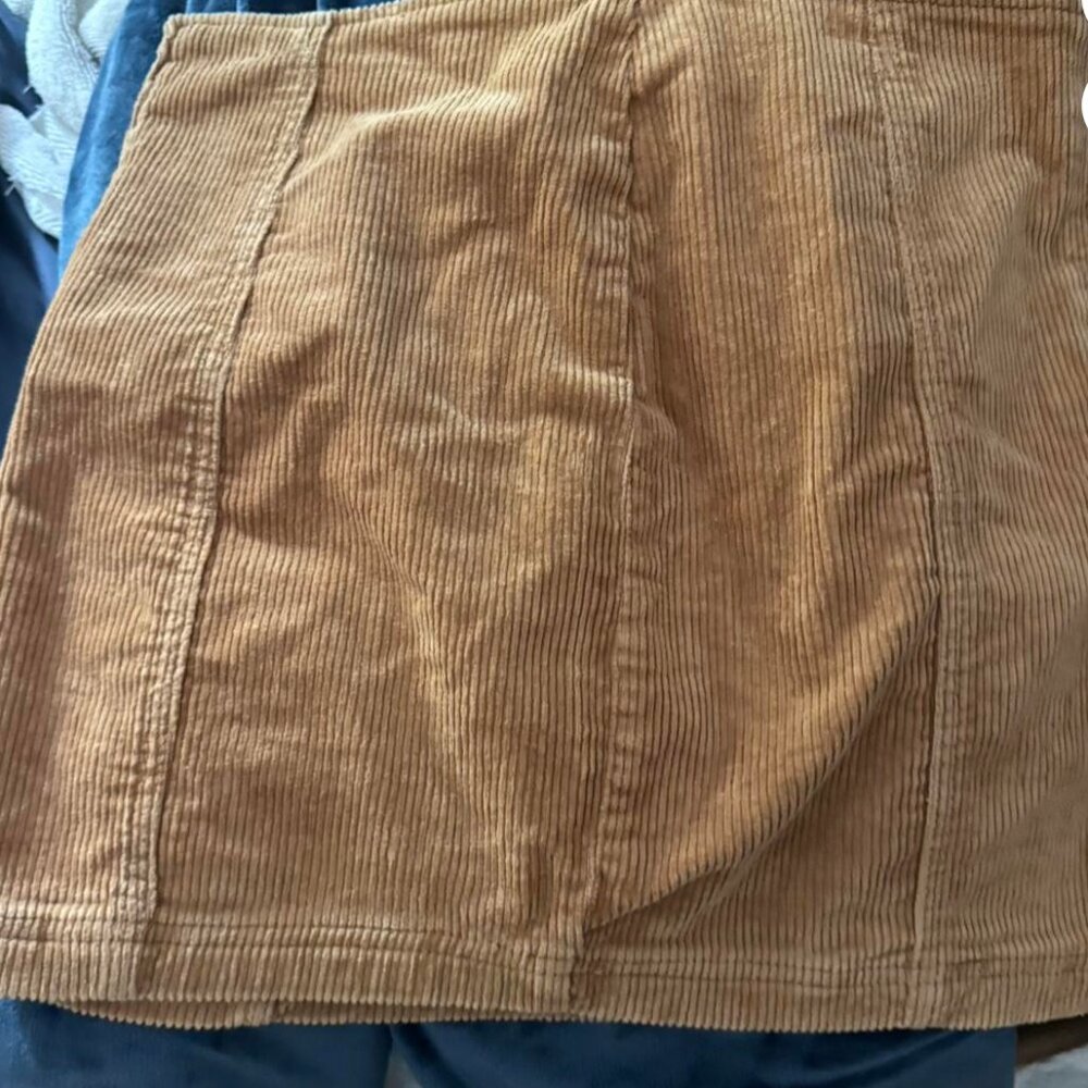 pacsun beige skirt fits like a medium